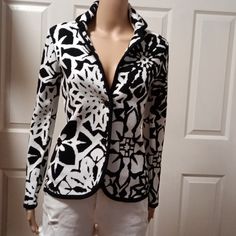 Nwot 100% Cotton Thick Fabric Great Quality Chic Stretch White Outerwear, Chic White Stretch Outerwear, Winter White Fitted Blazer, Fitted White Blazer For Winter, Isaac Mizrahi, Thick Fabric, Women's Sweater, Blazer Suit, Suit Jacket