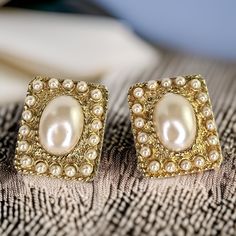 Vintage designer clip earrings evoke a sense of timeless elegance, combining artistry and craftsmanship that captivates fashion enthusiasts. Particularly popular in midcentury couture, these faux pearl earrings stand out not only for their luxurious appearance but also their versatility. Crafted from high-quality materials, including radiant gold plating, these statement pieces echo the glamour of bygone eras while seamlessly integrating into contemporary wardrobes. The unique designs often feature intricate detailing and bold forms that can transform any outfit, making them a staple on the runway as well as in everyday wear. Clip earrings from this vintage period offer a striking alternative to modern piercing styles, showcasing the creativity of designers who understood the power of acce Elegant Metal Clip-on Earrings For Anniversary, Classic Metal Clip-on Earrings, Classic Metal Clip-on Earrings For Evening, Classic Metal Clip-on Earrings For Wedding, Vintage Metal Clip-on Pearl Earrings, Classic Metal Drop Clip-on Earrings, Metal Drop Clip-on Earrings For Anniversary, Piercing Styles, Earrings Stand