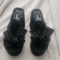 4" Platform Flip Flops Size 9 New Without Tags Goth Flip Flops, Platform Flip Flops Outfit Y2k, Platform Flip Flops, Summer 2025, Wedge Flip Flops, High Wedges, Dream Shoes, 2000s Fashion, Platform Heels