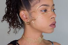 Jóias Body Chains, Thigh Jewelry, Fake Lip Ring, Lip Jewelry, Drag Make-up, Dope Jewelry Accessories, Bijoux Fil Aluminium, Face Jewellery, Face Jewels