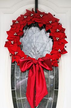 felt poinsettia wreath outdoor christmas decorations Poinsettia Wreath Diy, Easy Diy Outdoor Christmas Decorations, Felt Poinsettia, Diy Outdoor Christmas Decorations, Christmas Countdown Diy, Diy Mailbox, Holiday Swag, Diy Christmas Lights, Pallet Christmas Tree