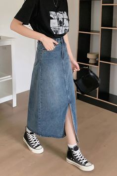 Pencil Skirt Outfits Casual, Long Denim Skirt Outfit, A Line Denim Skirt, Modesty Outfits, Fashion Sketches Dresses, Denim Skirts