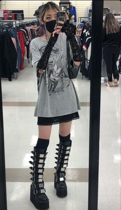 𝔼𝕟𝕥𝕣𝕒 𝕡𝕒𝕣𝕒 𝕞𝕒𝕤 𝕖𝕤𝕥𝕚𝕝𝕠𝕤! Egirl Fashion, Shoelace Patterns, Shoe Lace, Mode Inspo, Goth Outfits