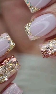 Gel Nail Designs With Glitter, Gel Nail Art Designs 2023, Gorgeous Nails Short, Nail Designs For Wedding The Bride, Cute Elegant Nails, Gold Nails Inspiration, Cute Sparkly Nails, Pretty Classy Nails, New Years Acrylic Nails