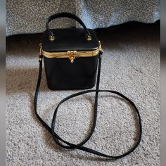 Vintage. Chic Leather Shoulder Box Bag With Original Box, Elegant Bucket Evening Bag, Chic Rectangular Box Bag With Gold-tone Hardware, Black Rectangular Case Shoulder Bag Gift, Black Rectangular Shoulder Bag Gift, Black Rectangular Shoulder Bag For Gift, Square Leather Evening Bag For Party, Classic Black Box Bag For Gifts, Classic Black Box Bag For Gift