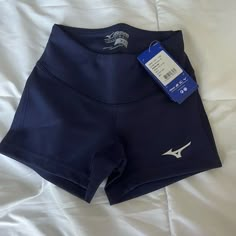 Gym Brands Women, Volleyball Shorts Outfit, Volleyball Fits, Mizuno Volleyball Shoes, Cute Volleyball Outfits, Navy Clothes, Volleyball Short, Mizuno Volleyball, Volleyball Clothes