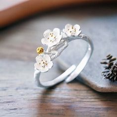 Up your style game with the stunning Silver Daisy Ring. This cute and elegant flower ring adds a classy touch to any outfit. It's adjustable too, making it a perfect gift idea. Embrace the floral vibes and treat yourself to this lovely piece. *Adjustable *925 stamped *This ring is stylish and pretty ideal for everyday use. * Gender: Female *Ready to Ship in 1-2 Business Days * The product will be sent to you nicely packages and ready for gift giving. * Visit our store, browse other jewelry, silver, and gold collections, and find the perfect piece you're looking for. This listing is for 1 piece of daisy ring.  ♥️ Look and favorite my shop ♥️ ♥️ New Models every week ♥️ Delicate Adjustable Rings For Spring, Delicate Spring Flower Ring, Adjustable Open Flower Ring In White Gold, Adjustable White Gold Flower Open Ring, Dainty Jewelry For Anniversary In Spring, Adjustable Rings For Spring Promise Ring, Dainty Jewelry For Spring Anniversary, Adjustable White Gold Open Flower Ring, Metal Open Ring Flower Promise Ring