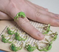 Roach Holder Ring, Frog Rings, Frog Ring, Weird Jewelry, Tanah Liat, Daily Jewelry, Finger Rings, Zambia