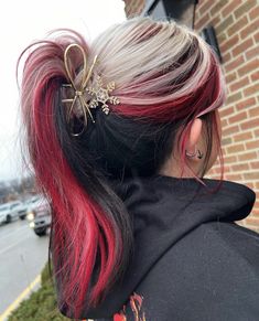 Hair Dye Ideas Medium Length, Hair Styles Dyed, Mental Break, Hair Streaks, Hairstyle Inspo, Dyed Hair Inspiration, Dye Ideas, Punk Hair, Pretty Hair Color