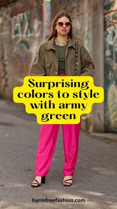 harmfree fashion models army green outfit, street style look Pink Fall Outfits, Green Cargo Pants Outfit, Colored Pants Outfits, Green Jacket Outfit