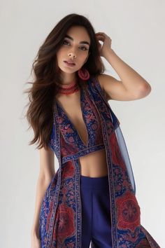 Shamanic Outfit, Traditional Day Outfit For College, Indian Inspired Outfits, Elegant Fashion Outfits, Persian Fashion, Indian Dresses Traditional, Indian Designer Outfits, Indian Attire, Indo Western