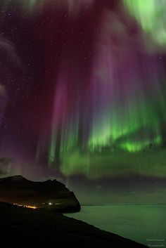 an aurora bore is seen in the sky above water