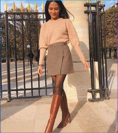 Skirt And Tights Outfit, Weekend Getaway Outfits, Mini Skirt And Boots, Skirt And Boots, Soft Gamine, Looks Country, Miniskirt Outfits