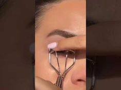 Clean Mascara, Mascara Tutorial, Mascara Hacks, Brown Hairstyles, Make Your Eyes Pop, Hair Color Brown, Makeup Collection, Makeup Routine