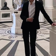 Fancy Suits For Men Aesthetic, Old Money Wedding Suit, Prom Accessories Men, Fancy Guy Outfits, Prom Boys Outfit Suits, Guy Hoco Outfits, Mens Hoco Outfit, Hoco Suits For Guys, Boy Hoco Outfits