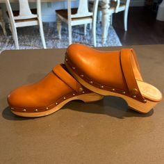 J.Crew Leather Clogs. Absolutely Beautiful No Damage Or Wear. Worn Once. Deserved To Be Worn Strap Can Move In Front Or Stay At The Back Of Ankle Leather Clogs, Move In, Mule Clogs, Mules Shoes, Clogs, J Crew, Size 7, Women Shoes, Leather