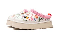 Shop Tazz Pop Sketch WMNS "White" at Stadium Goods, the world's premier marketplace for authentic sneakers and streetwear. Fast shipping, easy returns. Womens White Shoes, Cute Converse Shoes, Ugg Tazz, Cute Converse, Preppy Shoes, Shoe Inspo, Aesthetic Shoes, Stadium Goods, Swag Shoes