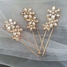 100% Brand New And High Quality! Set Of Three Beautiful Hair Accessories, Classy And Elegant. Crystal With Rose Gold-Plate Hairpin Perfect For Wedding Or Any Special Occasion Approximate Measurements: 3 Cm X 8.5cm Each Come With Box. Bride Hair Jewelry, Accessories Classy, Gold Hair Pin, Beautiful Hair Accessories, Hair Comb Accessories, Floral Bridesmaid, Bride Headpiece, Headpiece Hairstyles, Classy And Elegant