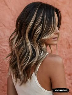 Dark Fall Hair With Highlights, Long Textured Lob Haircut, Adding Dark To Blonde Hair Highlights, Blonde Pieces In Dark Hair, Bayalage Vs Highlight, Dark Hair With Money Pieces, Hair Color Ideas For Hazel Eyes, Biolage Highlights Brunette, Lainey Wilson Hair