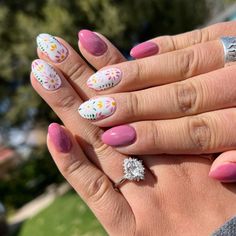 Healthcare Nail Designs, Spring Retro Nails, Flower Bouquet Nails, Gel Mani Ideas, Scotland Nails, Intricate Nail Designs, Neutral Nail Art Designs, Summery Nails, Cute Gel Nails