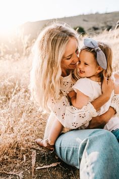 Outdoor Family Photoshoot, Daughter Photo Ideas, Mommy Daughter Photos, Mother Daughter Pictures, Mother Baby Photography