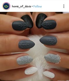 Textured Winter Nails, Grey Snowflake Nails, Black Sweater Nails, Winter Sweater Nails, Sweater Nail Art, Textured Nails, Nails Ombre, Sweater Nails, White Ombre