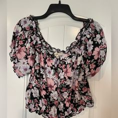 Black Floral Off The Shoulder Crop Top Xl New With Tags Black Floral Print Vacation Blouse, Floral Puff Sleeve Top, Strappy Crop Top, Bralette Crop Top, Front Tie Shirt, Sweater Crop, Crop Top Shirts, Tops Black, Crop Top Sweater