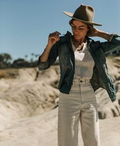 imogene + willie Archaeologist Aesthetic, Granola Outfits, Powerful Feminine, Safari Outfit, Hiking Style, Imogene Willie, Selvage Denim, Stylish Blazer, Glory Days