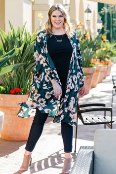 Green Floral Chiffon Long Plus Kimono Pola Kimono, Kimono Batik, Edgy Plus Size Fashion, Summer Maternity Fashion, Minimalist Wardrobe Capsule, Plus Size Maternity Dresses, Boho Office, Plus Size Maternity, Summer Maternity