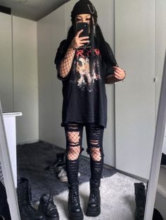 Love the grunge aesthetic? Check out these totally rocking grunge outfits that you'll love... Emo Aesthetic Outfit Girl, Pop Punk Aesthetic Outfit, Heavy Metal Concert Outfit, Goth Girl Outfits, Styl Grunge, Punk Style Outfits, E Girl Outfits, Goth Outfit