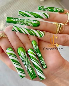 Pink And Red Christmas Nails, Pink And Red Christmas, Christmas Nails Design, Magenta Nails, Christmas Nail Designs Easy, Blue Christmas Nails, Christmas Nails 2023, Green Xmas, Red Christmas Nails