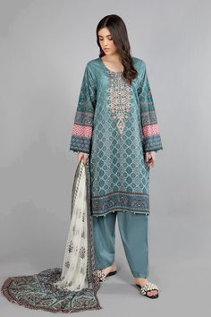 Maria B Suit A MPS-1001-A is pakistani branded suit 100% Original and Shipping World wide. Attractive Clothing, Maria B, Design Clothes, Casual Home, Lawn Suits, Print Dresses, Pakistani Outfits, Indian Style, Plain Design