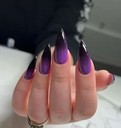 Goth Manicure, Purple Stiletto Nails, Black Ombre Nails, Dark Purple Nails, Purple Ombre Nails, Violet Nails, Purple Glitter Nails, Unghie Sfumate