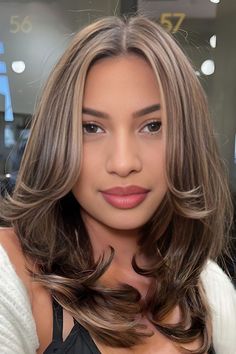 Brunette Balayage With Curtain Bangs Brunette Hair Dimension, Highlights With Curtain Bangs, Soft Features Face, Balayage With Curtain Bangs, Sunkissed Brunette Hair, Brunette Blonde Highlights, Sunkissed Brunette, Natural Hair Colors, Brunette Hair Color Ideas