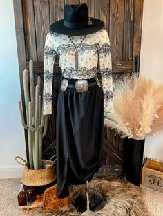 Maricopa Skirt - Black Long Western Skirts Outfit, Modest Western Outfits, Western Skirt Outfits, Nfr Outfits, Fitted Maxi Skirt, Wardrobe Revamp, Nfr Style, Authentic Turquoise Jewelry, Western Pattern