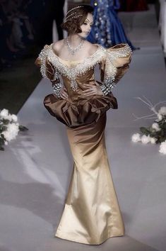 00s Mode, Runway Fashion Couture, Runway Outfits, Christian Dior Couture, Dior Couture, Mode Inspo, Mode Inspiration, Beautiful Gowns, Fancy Dresses