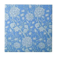 a blue and white wallpaper with flowers on it