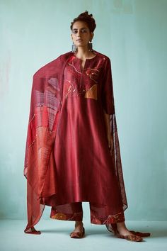 Buy Red Chanderi Printed Tie-dye Notched Yoke Embroidered Tunic And Pant Set For Women by Medha Online at Aza Fashions. Placement Print, Embroidered Tunic, Tie Dye Patterns, Printed Ties, Pant Set, Set For Women, Aza Fashion, Sleeve Type, Stripes Pattern