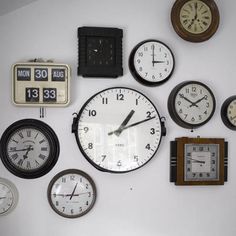 a wall with many different clocks on it