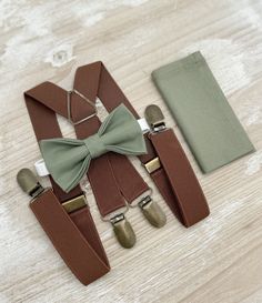 Your special guy will look so handsome when he shows up in his Moss / Eucalypt Green bow tie, pocket square and Brown X - Back suspenders!  Great set for groomsman, best man or ring bearers - This bow tie & suspenders set is a great choice for family photos, wedding, ring bearer outfit, birthday celebration or any other special occasion.  When making a purchase, you can choose from the following options : -Suspenders Only -Bow Tie Only. -Suspenders + Bow Tie Set. - Pocket Square only. -3 Pieces Ring Bearer Outfit Suspenders, Green Bow Tie, Outfit Boho, Outfit Birthday, Bearer Outfit, Bowtie And Suspenders, Ring Bearers, Ring Bearer Outfit, Suspenders Set