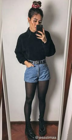 Skirt And Tights Outfit Fall, Casual Goth Fall Outfits, Rock Casual Outfit, Fall Goth Outfits, Dark Style Outfits, Chic Grunge Outfits, Outfit Ideas With Shorts, Black Shorts Outfit, Chic Sweaters