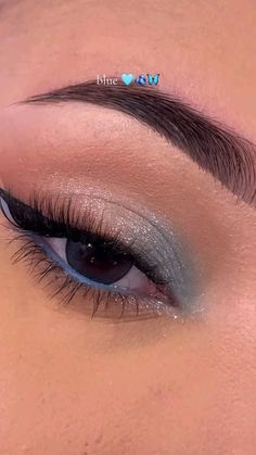 Blue eyeshadow tutorial 💙 🌠 Settle Blue Eye Makeup, Eyeshadow Look For Blue Dress, Daytime Looks Make Up, Bold Eye Makeup For Brown Eyes, Blue Makeup On Blue Eyes, Eye Shadowing Tutorial Blue Eyes, Blue Eye Shadow Ideas, Aqua Blue Eye Makeup, Blue Makeup For Blue Eyes