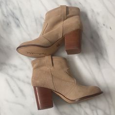 Nwot Splendid Women’s Lakota Booties Are Perfect For That Long Summer Dress! Excellent Condition, There Is A Rip Inside The Shoes Lining Pictured. Pull On Style, Chunky Heel, Round Toe, Dual Top Pull-On Tabs. 3”Heel 12-13” Opening Circumference I Thought This Ran Small.. So I May Lost As A 6. Casual Ankle-high Beige Heels, Casual Beige Ankle-high Heels, Beige Ankle Booties With Stacked Heel, Beige Ankle-high Stacked Heel Boots, Beige Ankle-high Boots With Stacked Heel, Beige Ankle-high Heeled Boots With Stacked Heel, Casual Cream Heeled Boots With Stacked Heel, Casual Beige Heeled Boots With Almond Toe, Casual Beige Suede Booties