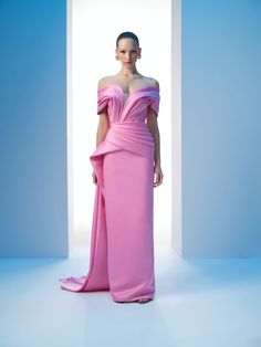 Matt Satin
Strapless upper cut
Roman classic lower cut
Embellished with drapes on the bust and the waist
Off shouldered short sleeves connected with the bust
With a tail
Long dress Ice Blue, Low Cut, Strapless Dress, Long Dress, Short Sleeves, Layout, Satin, Pink, Dresses