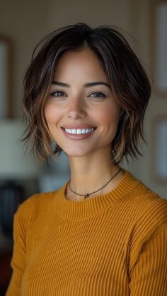 Clean Girl Look, Haircut Tip, Hair Tricks, Oval Face Hairstyles, Minimal Makeup, Edgy Short Hair, Short Choppy Hair, Mom Hairstyles, Short Hair Tutorial