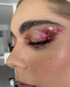 Fairytale Eye Makeup, Unique Bridal Makeup Looks, Sparkle Outfit Ideas, Custom Eras Tour Outfit, Colourful Makeup Ideas, Opal Outfit, Sparkle Makeup Looks, Make Up Sparkle, Colourful Makeup Looks