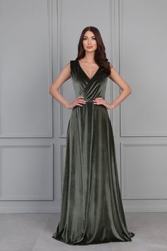 Floor-length Sleeveless Dress For Banquet, Elegant Floor-length Sleeveless Bridesmaid Dress, Elegant Floor-length Bridesmaid Sleeveless Dress, Green V-neck Maxi Dress For Banquet, Elegant Bridesmaid Sleeveless Maxi Dress, Fitted Sleeveless Maxi Dress For Bridesmaid, Maxi Length Sleeveless Dress For Banquet, Sleeveless Maxi Dress For Prom, Elegant Sleeveless Maxi Dress For Bridesmaids