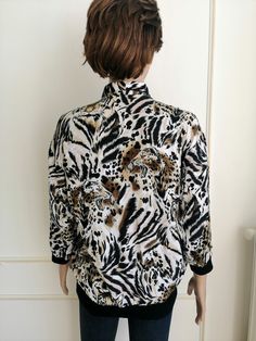 "mothers day gift womens blouse womens shirt boho blouse tiger print tiger blouse tiger shirt animal print animal shirt animal Blouse Please refer to photos for details of condition. Condition: very good vintage Measurements: Length: 65 cm/25.6 \" Sleeve : 40 cm/15.7\" Shoulder to shoulder: 47 cm/18.5\" Bust: 108 cm/42.5\" Waist 90 cm/35.4\" Size L note The color on the pictures may vary due to monitor settings and light reflections. Ready to ship Please do not hesitate to contact with me for an Fall Tiger Print Tops, Casual Long Sleeve Tiger Print Tops, Fitted Tiger Print Top For Fall, Leopard Print Blouse For Fall, Casual Stretch Tiger Print Tops, Casual Stretch Leopard Print Blouse, Leopard Print Tops For Spring, Spring Leopard Print Stretch Blouse, Leopard Print Stretch Blouse For Spring