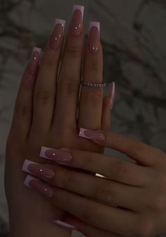 Fake Nail Aesthetic, Classy Medium Nails, Medium Classy Nails, Simple Medium Acrylic Nails, Acyrilics Nails Ideas, Girly Acrylic Nails, Short Square Acrylic Nails