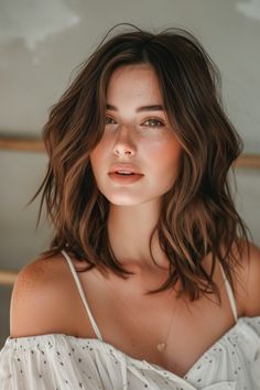 35 Medium Length Hairstyles: Tousled Brunette Beach Waves Short Summer Haircuts, Shoulder Length Wavy Hair, Medium Length Wavy Hair, Haircut Styles For Women, Medium Length Hairstyles, Mid Length Hair With Layers, Summer Haircuts, Wavy Haircuts, Midlength Haircuts